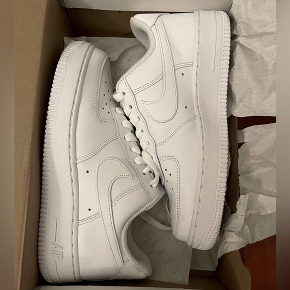 Nike Women’s White Air Force 1 ‘07 Size US 5.5 - Picture 3 of 7